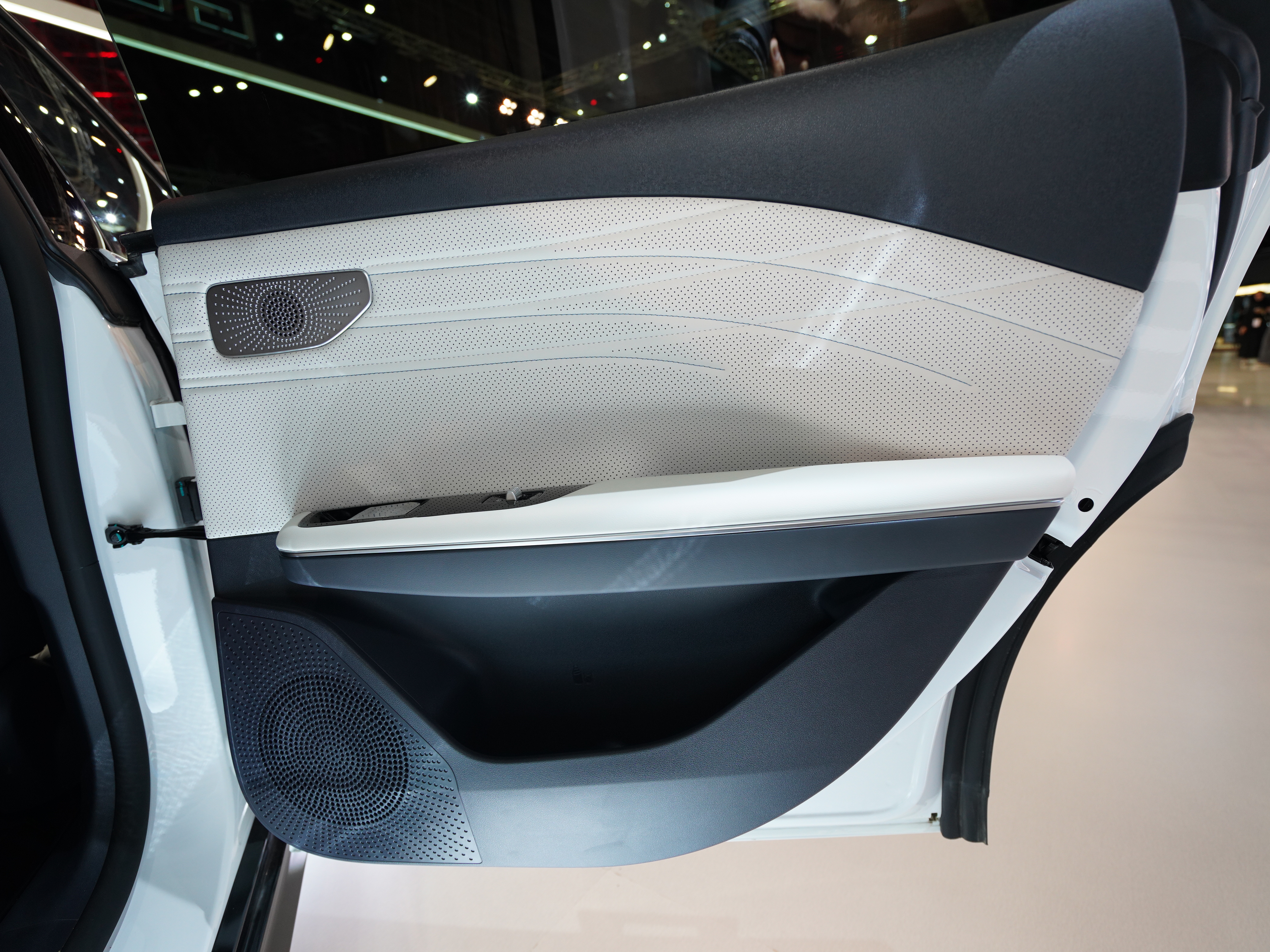 الصورة interior 10 لطراز Geely Galaxy E8