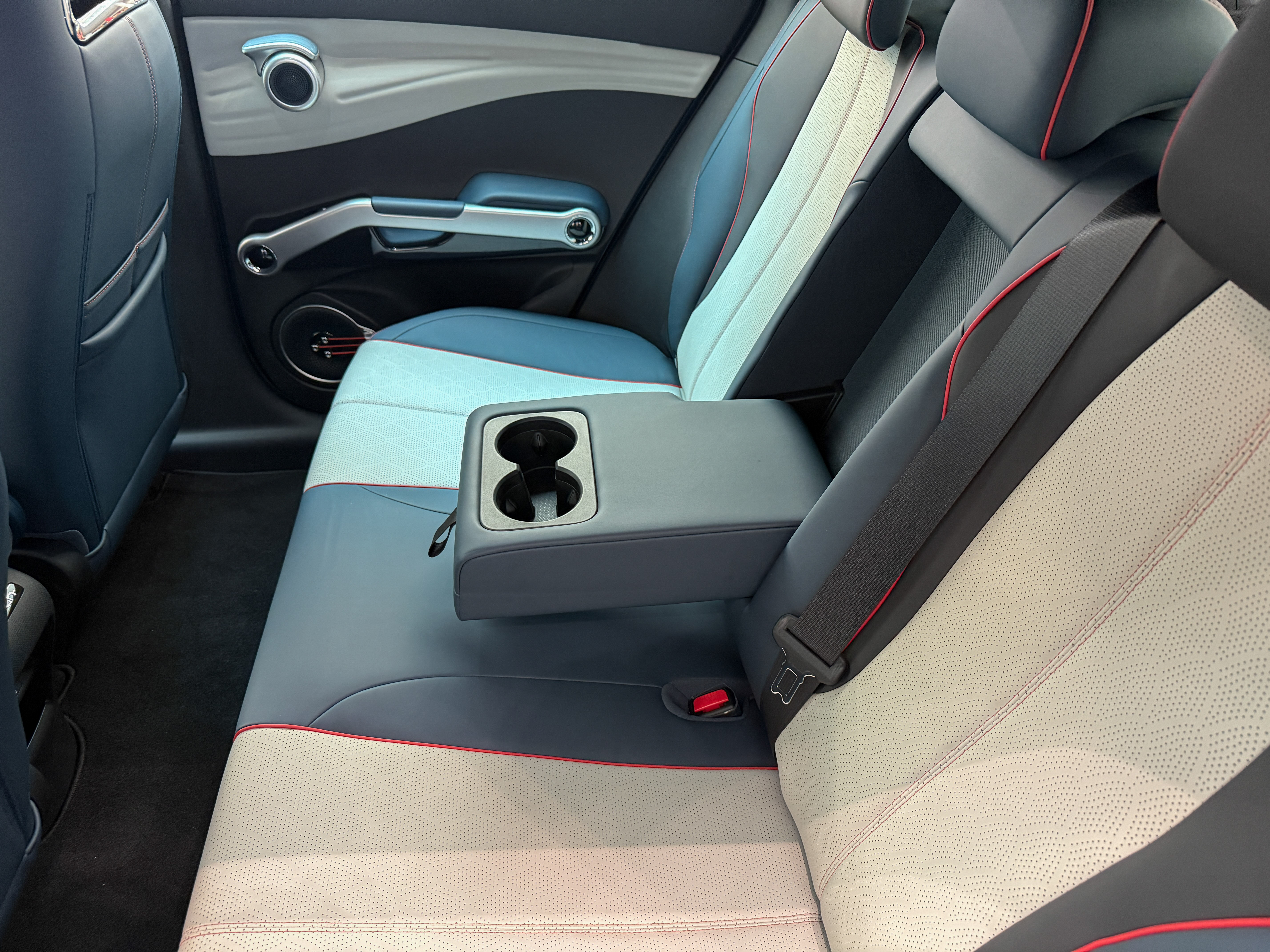 Discover BYD BYD Atto 3 Exterior Interior Images.Find all aspects and details of cars.