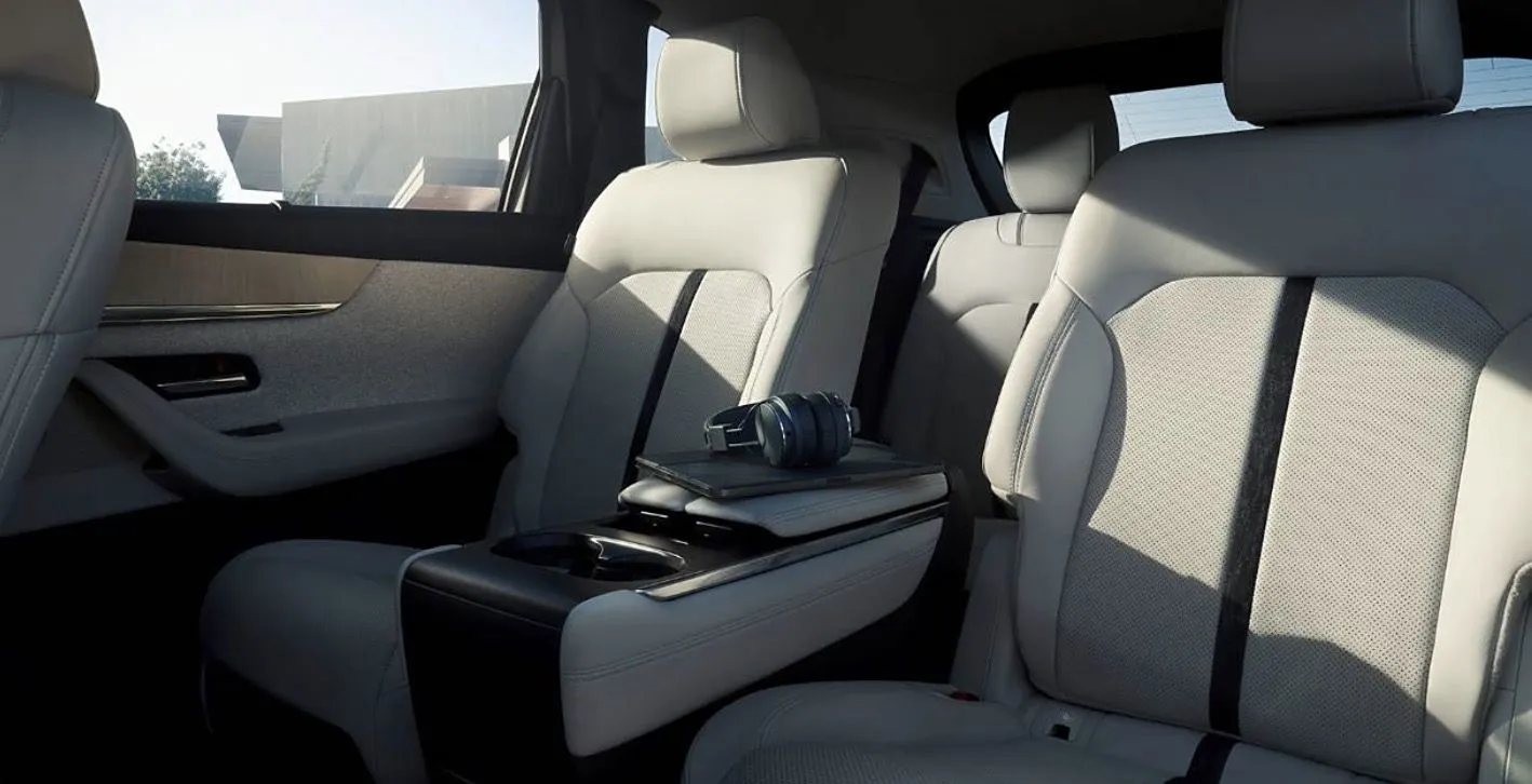 Discover Mazda Mazda CX90 Exterior Interior Images.Find all aspects and details of cars.