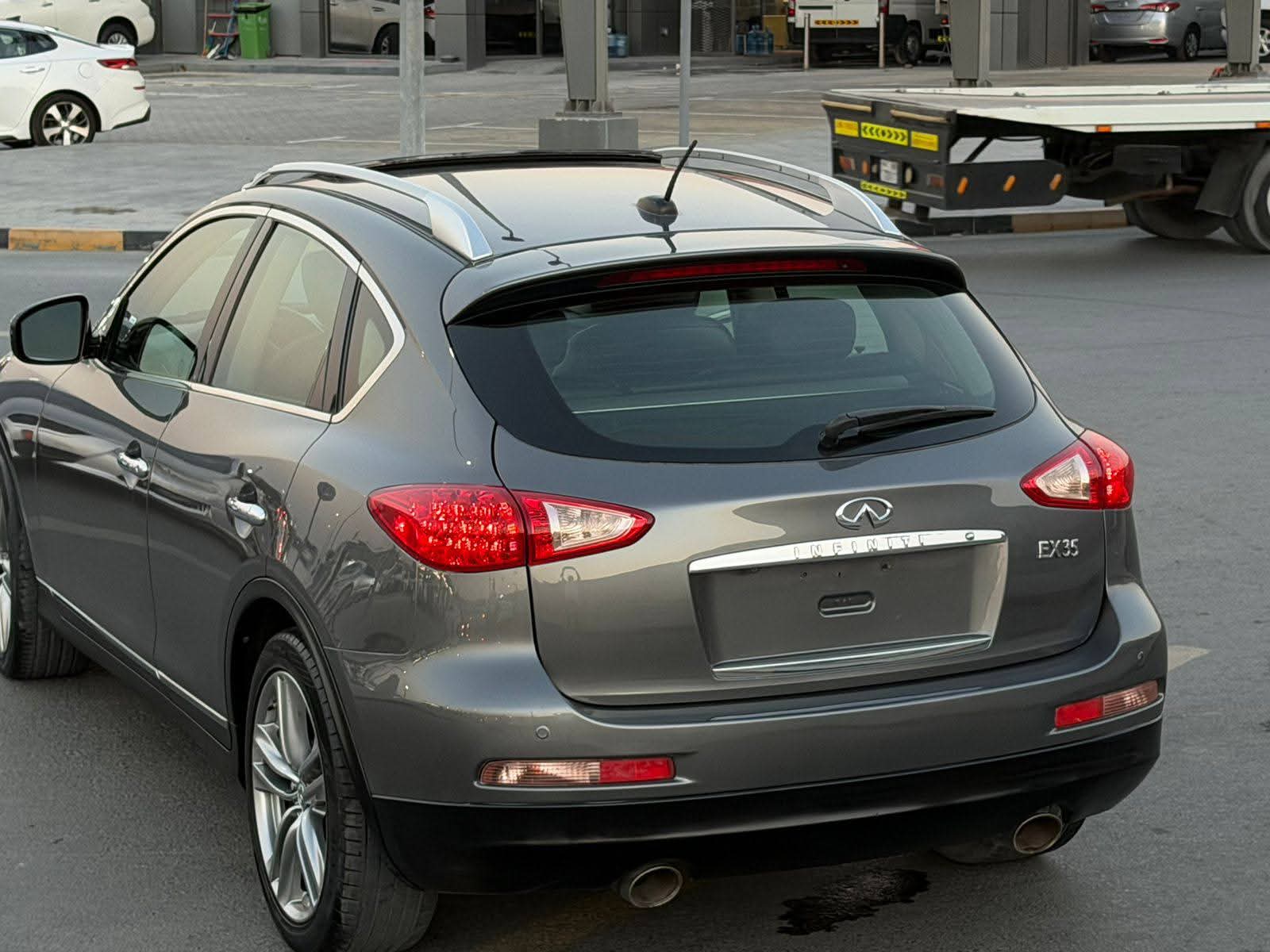 Infiniti EX35 2011