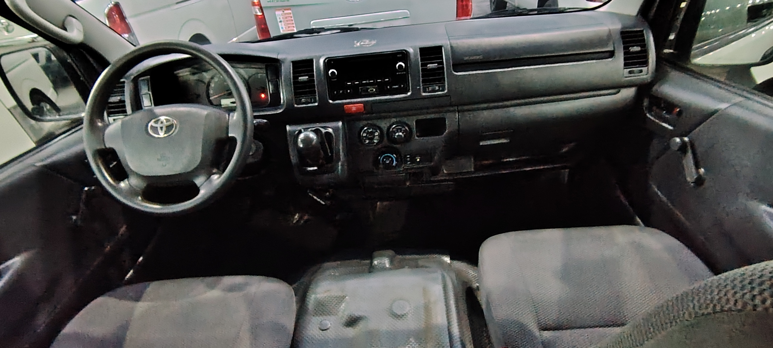 Toyota Hiace 2015 2.7L