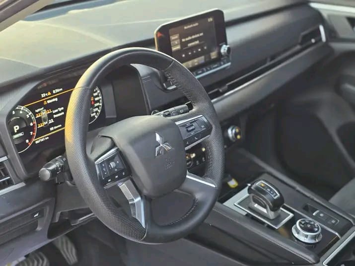 Mitsubishi Outlander 2023