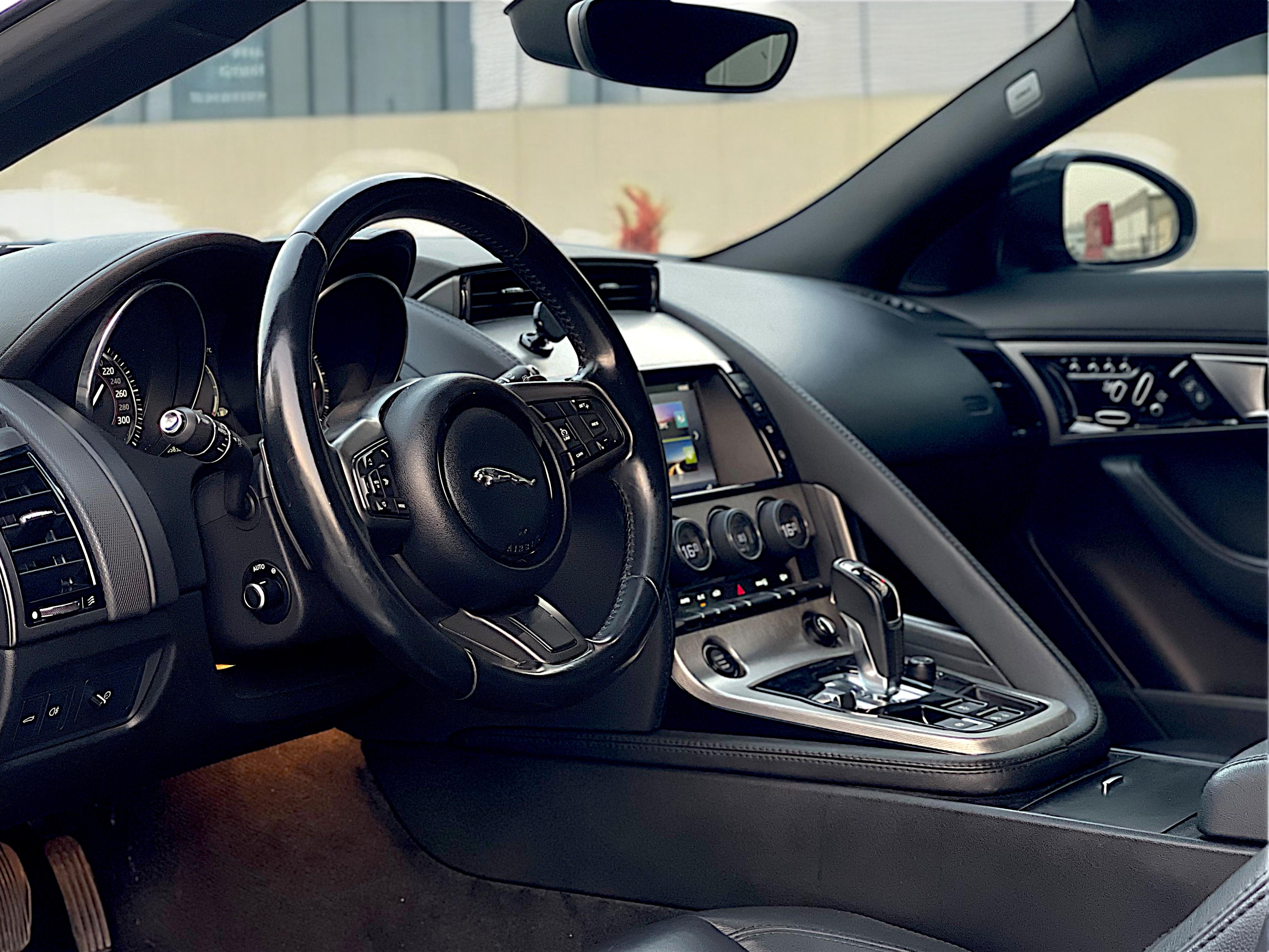 Jaguar F Type 2016