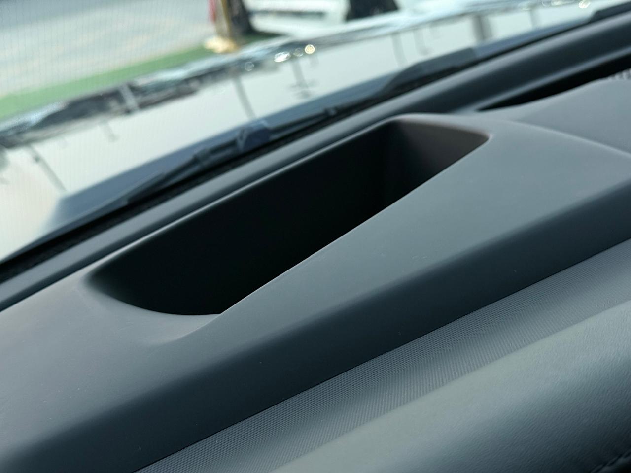 لاند روفر ديفندر 2023