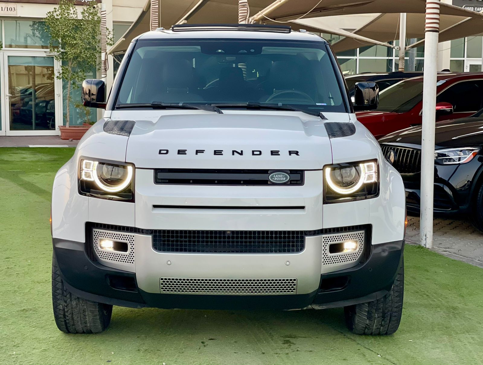 Land Rover Defender 2024