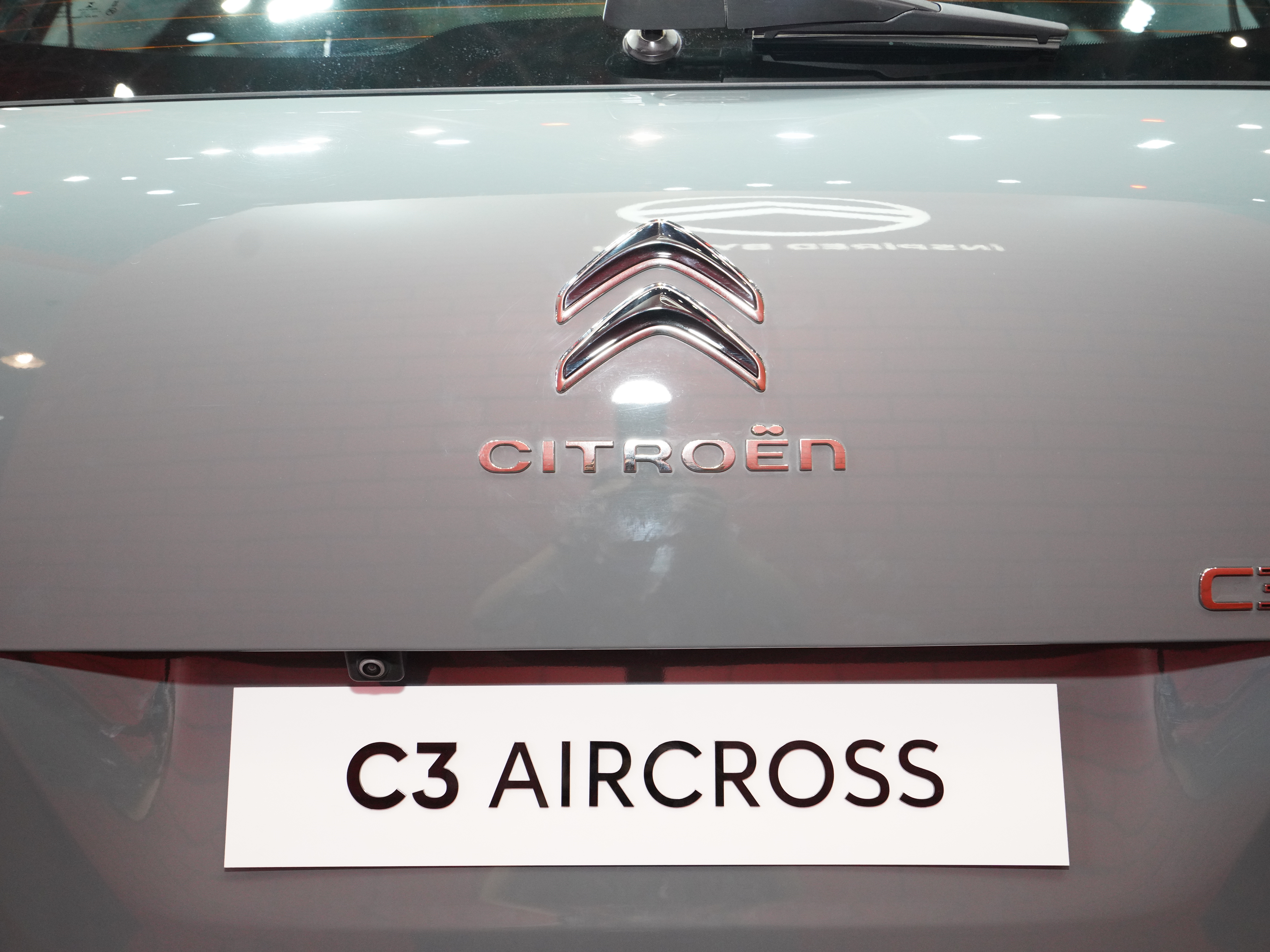 استكشف  سيتروين  سيتروين C3 Aircross الصور الخارجية والداخلية. اكتشف جميع جوانب وتفاصيل السيارات.