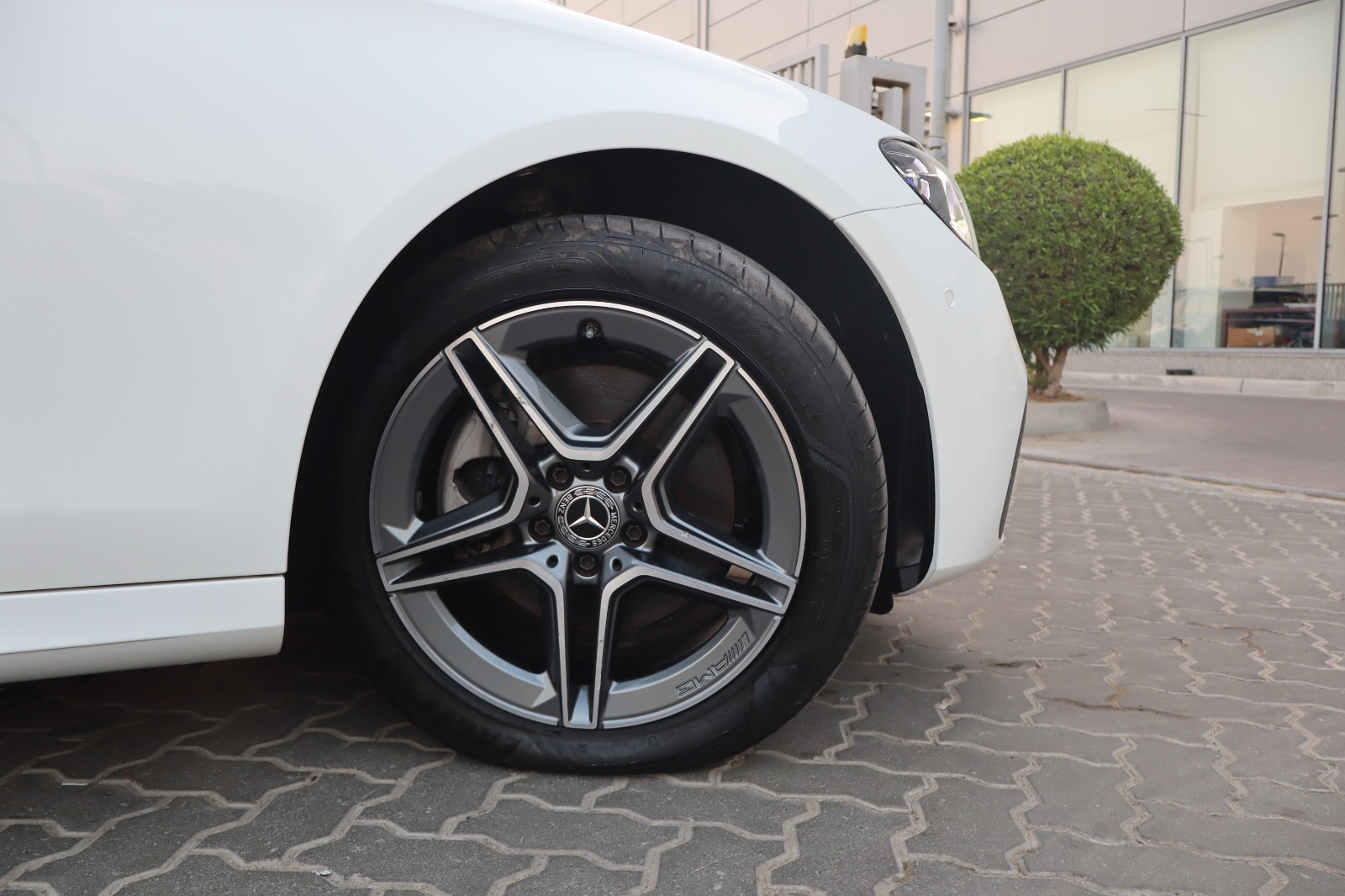 Mercedes Benz E Class 2023 1400L