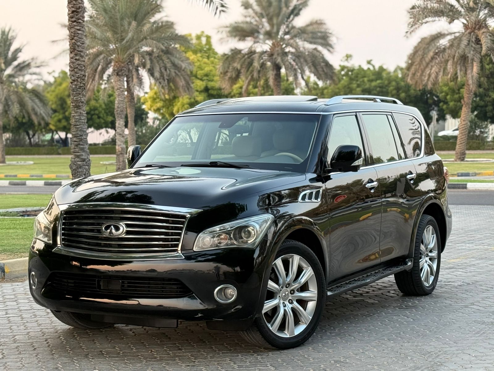 انفينيتي QX56 2011 5000L
