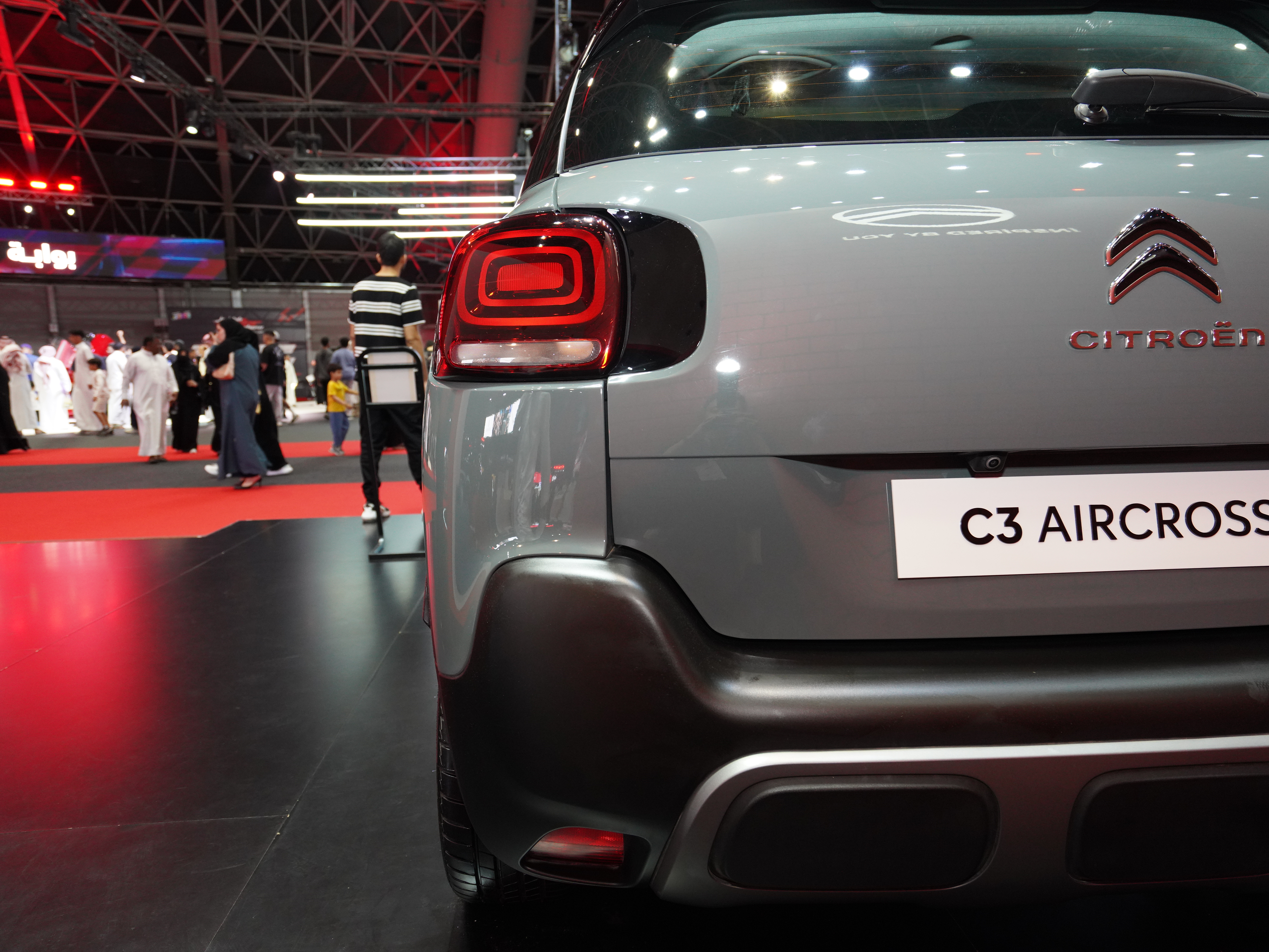 استكشف  سيتروين  سيتروين C3 Aircross الصور الخارجية والداخلية. اكتشف جميع جوانب وتفاصيل السيارات.