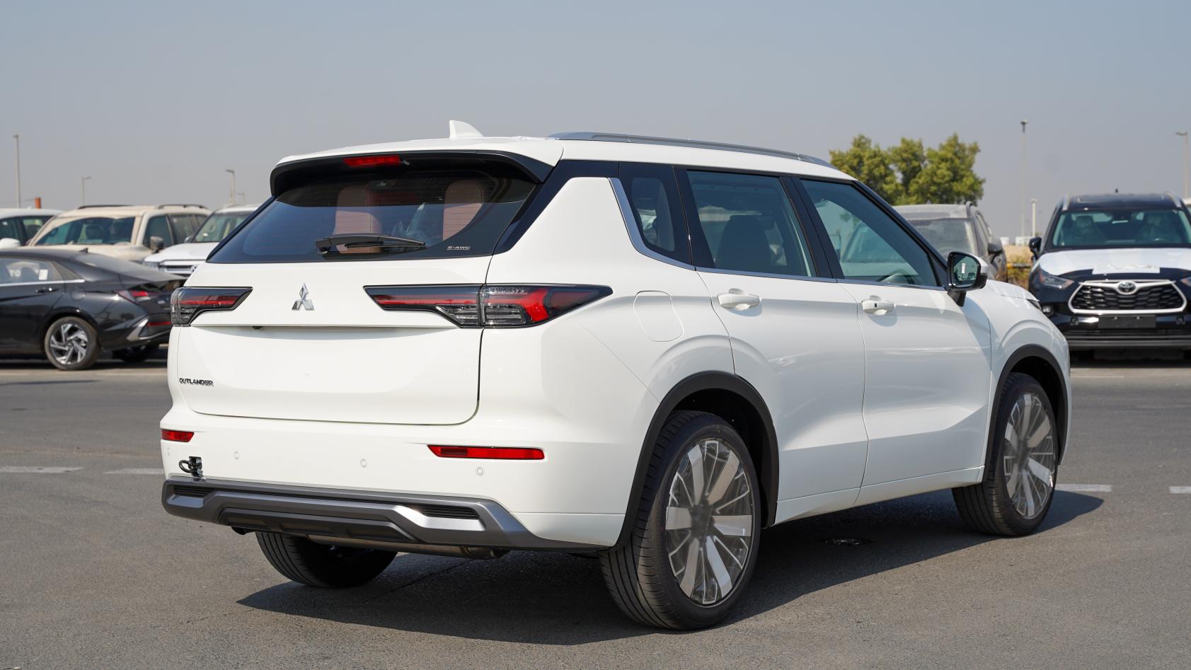 ميتسوبيشي آوتلاندر 2026