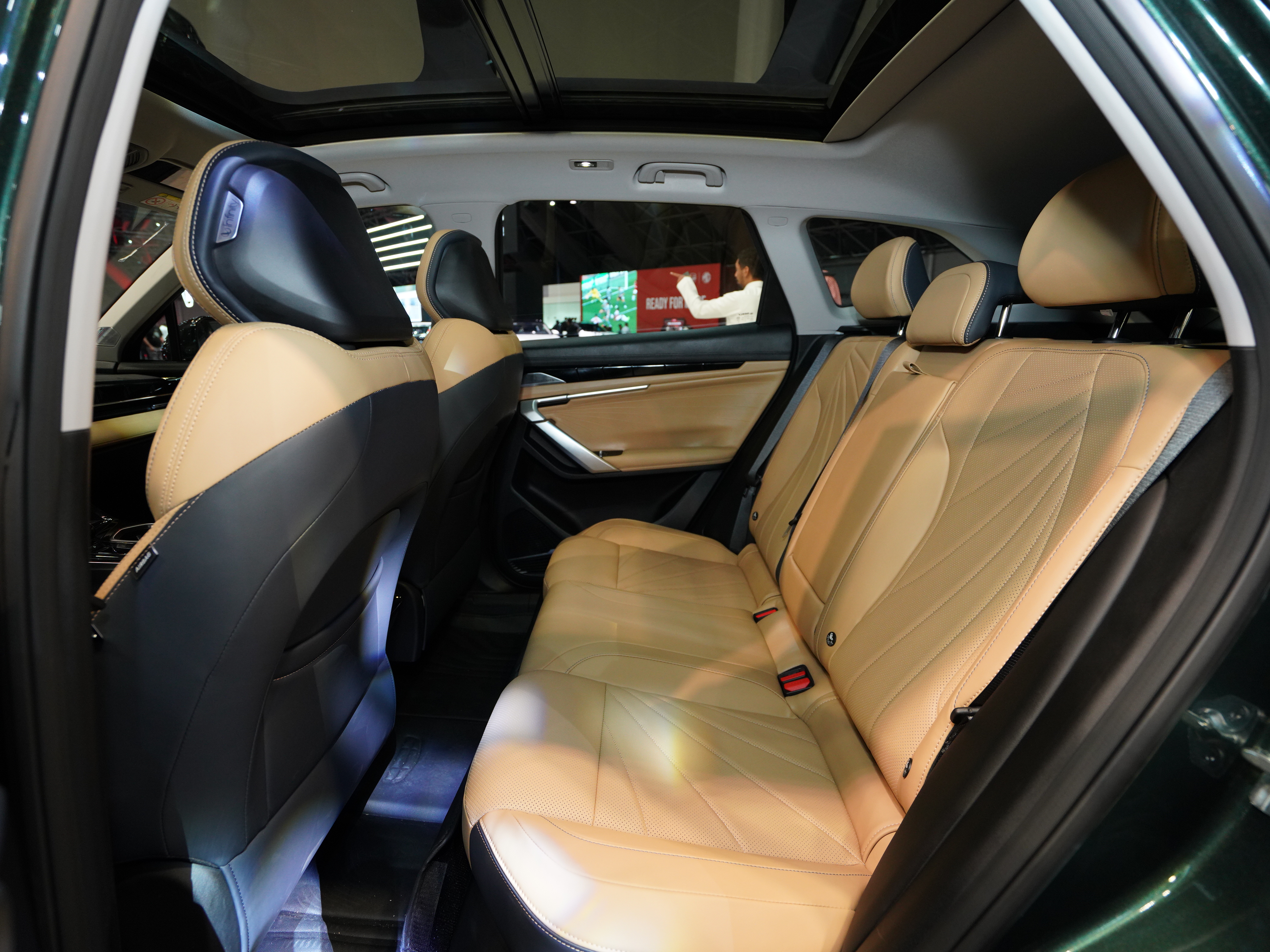 Discover Geely Geely Starray Exterior Interior Images.Find all aspects and details of cars.