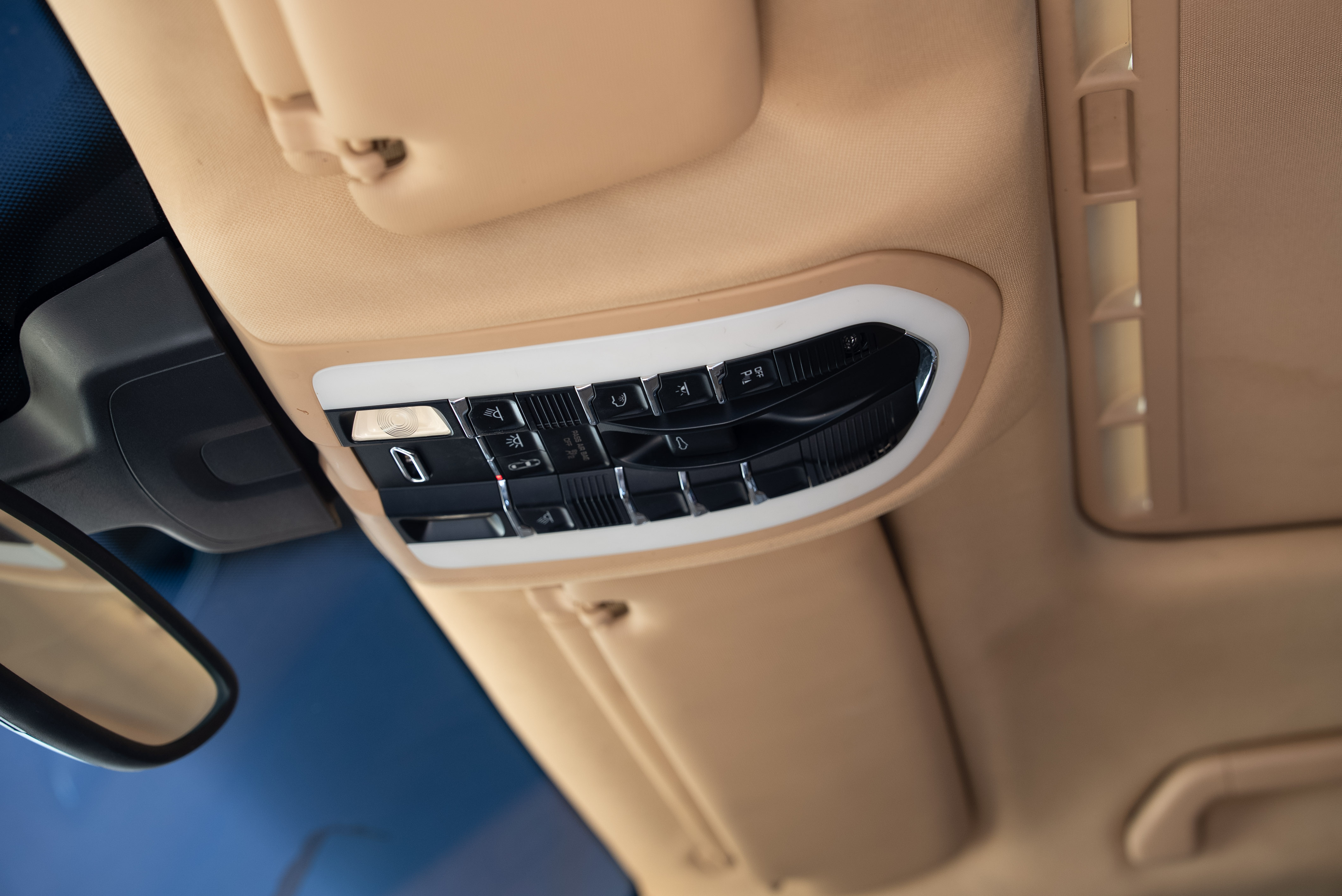 https://gcc-1307444343.cos.accelerate.myqcloud.com/cc/car-image/dfe54558