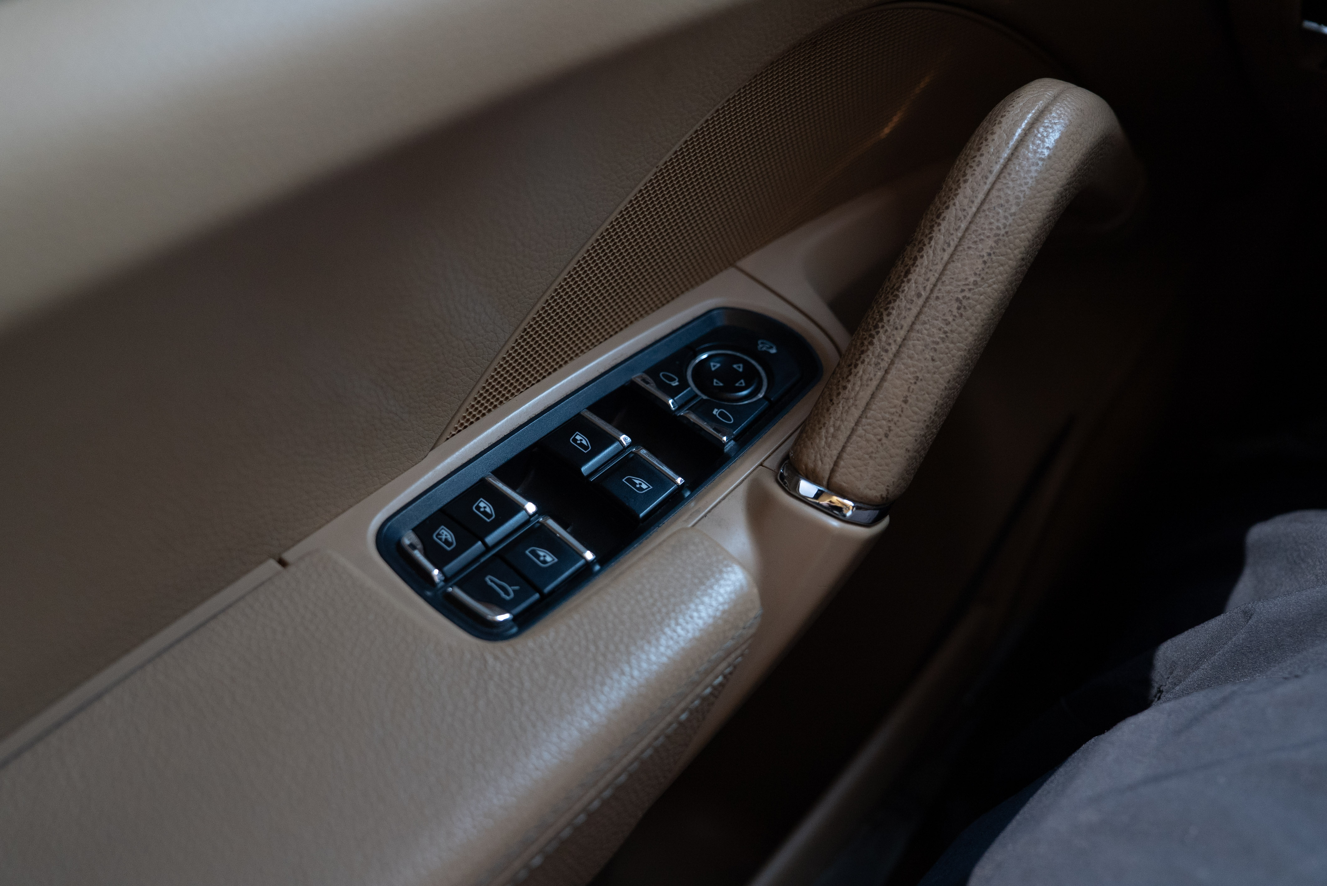 https://gcc-1307444343.cos.accelerate.myqcloud.com/cc/car-image/e1e9949e