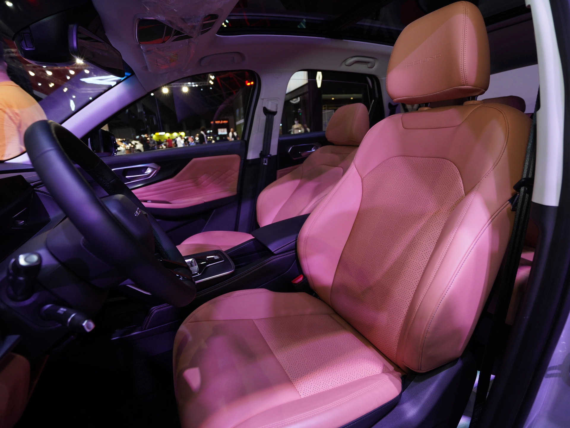 Discover BAIC BAIC X7 Exterior Interior Images.Find all aspects and details of cars.