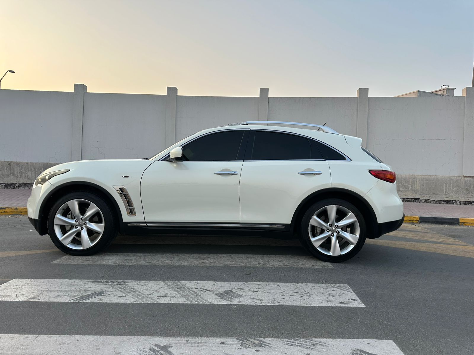 Infiniti FX50 2009 5000L