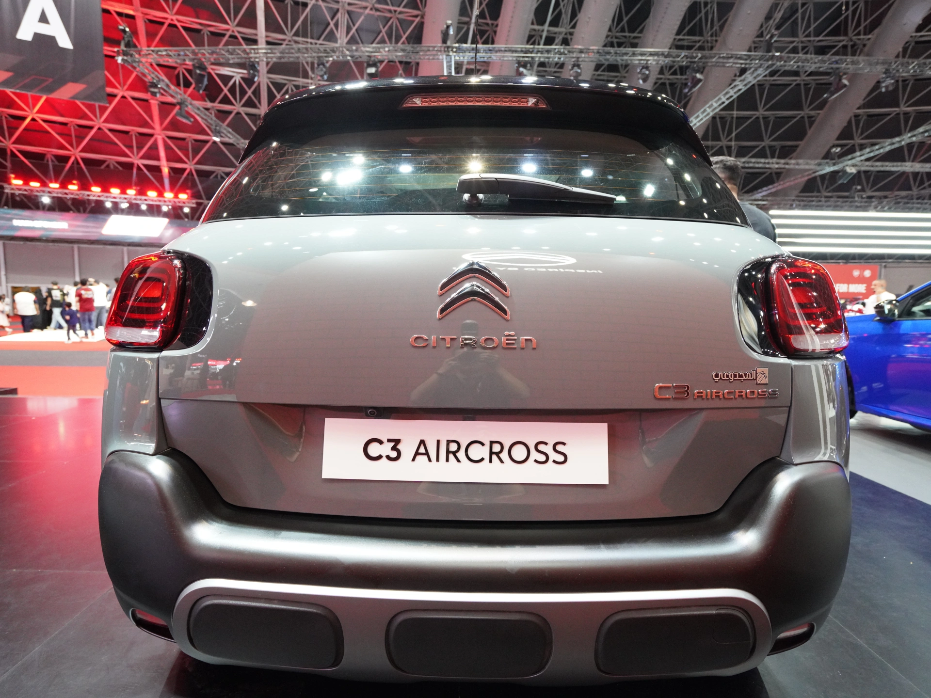 استكشف  سيتروين  سيتروين C3 Aircross الصور الخارجية والداخلية. اكتشف جميع جوانب وتفاصيل السيارات.