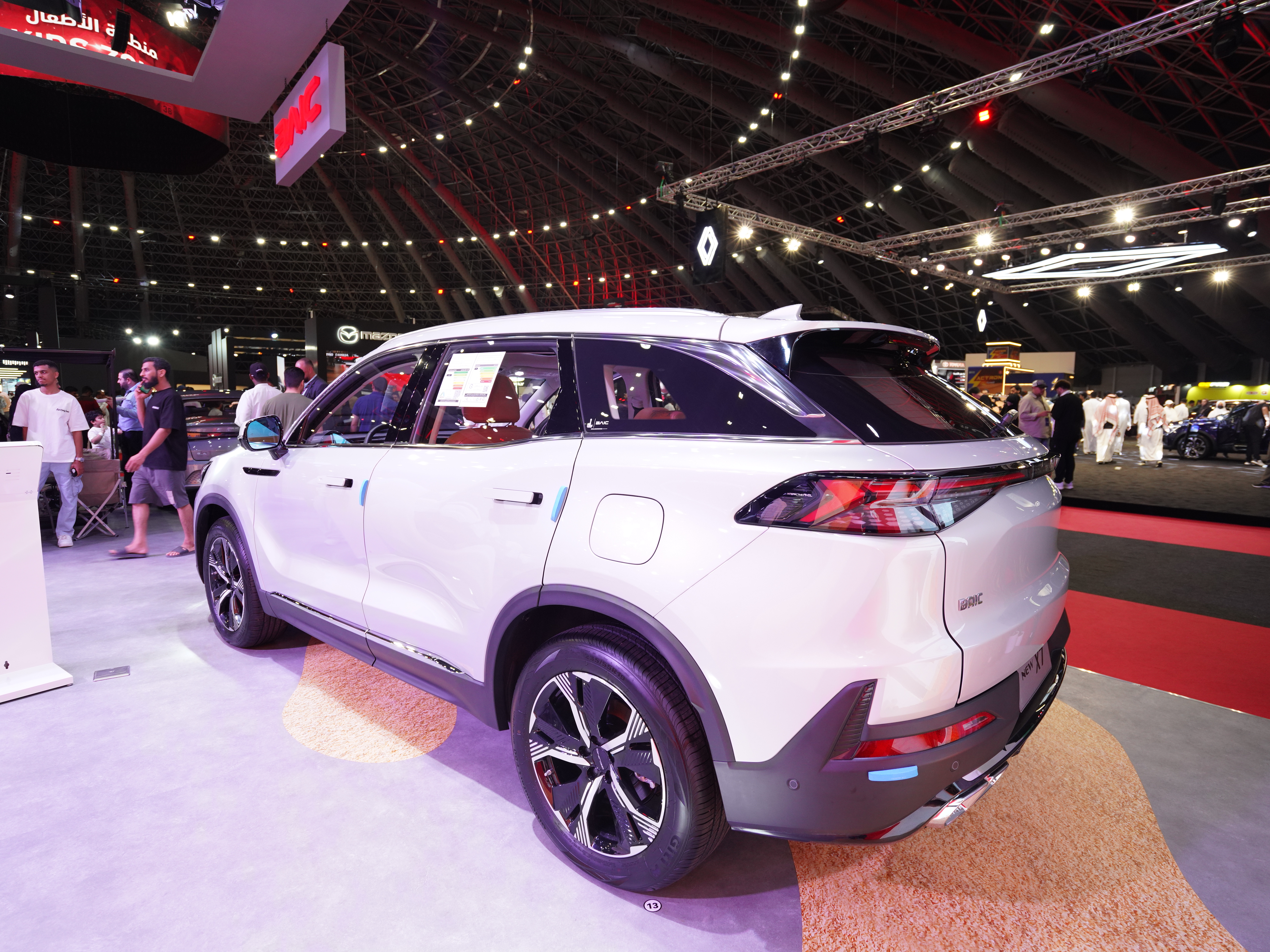 Discover BAIC BAIC X7 Exterior Interior Images.Find all aspects and details of cars.