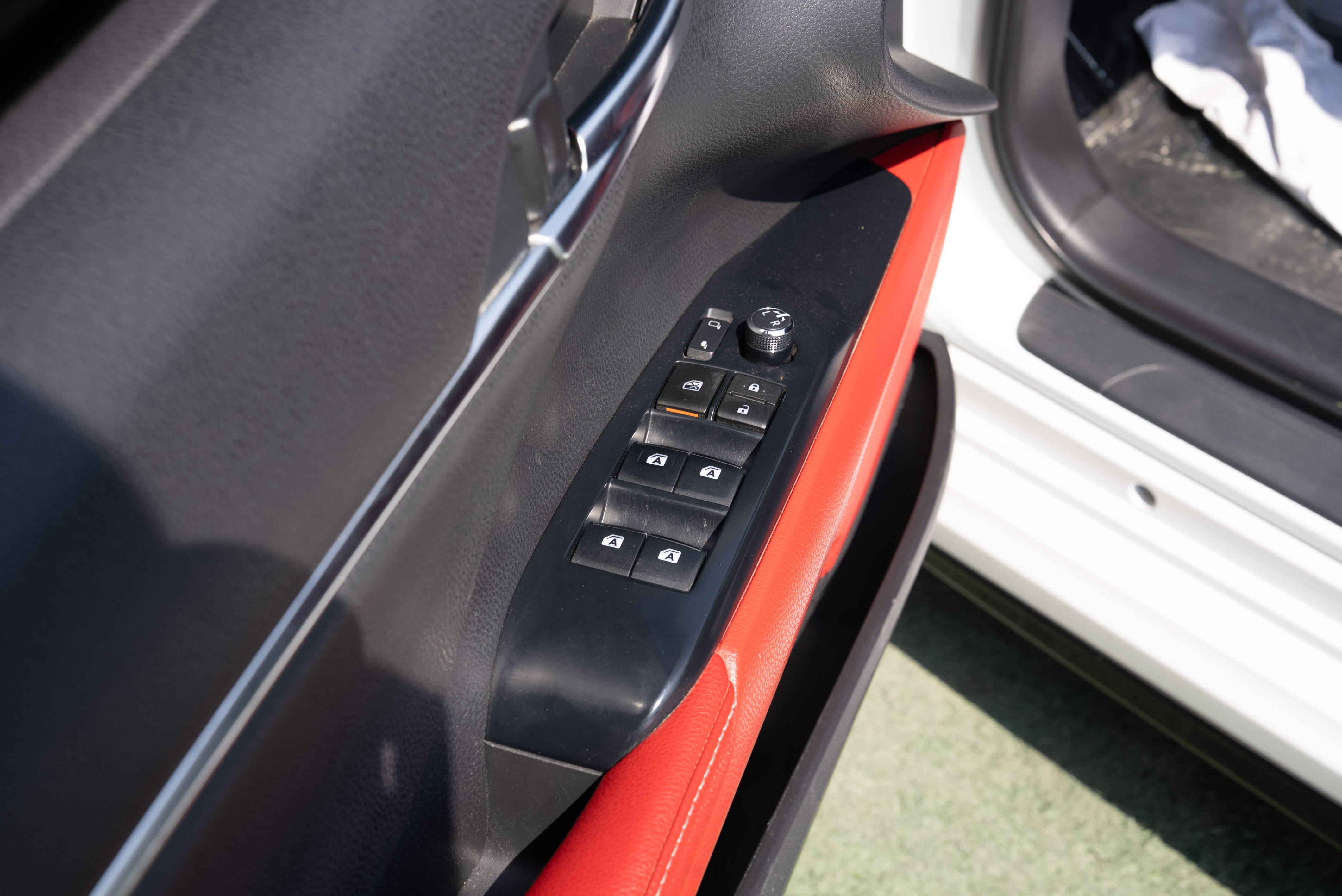 https://gcc-1307444343.cos.accelerate.myqcloud.com/cc/car-image/e8478e33