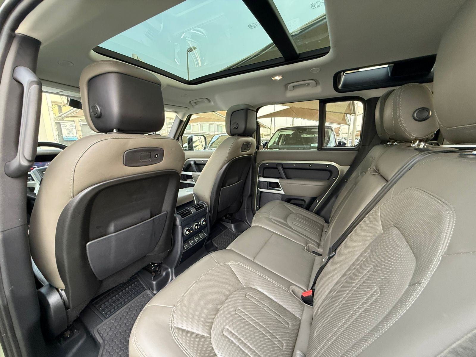 لاند روفر ديفندر 2020