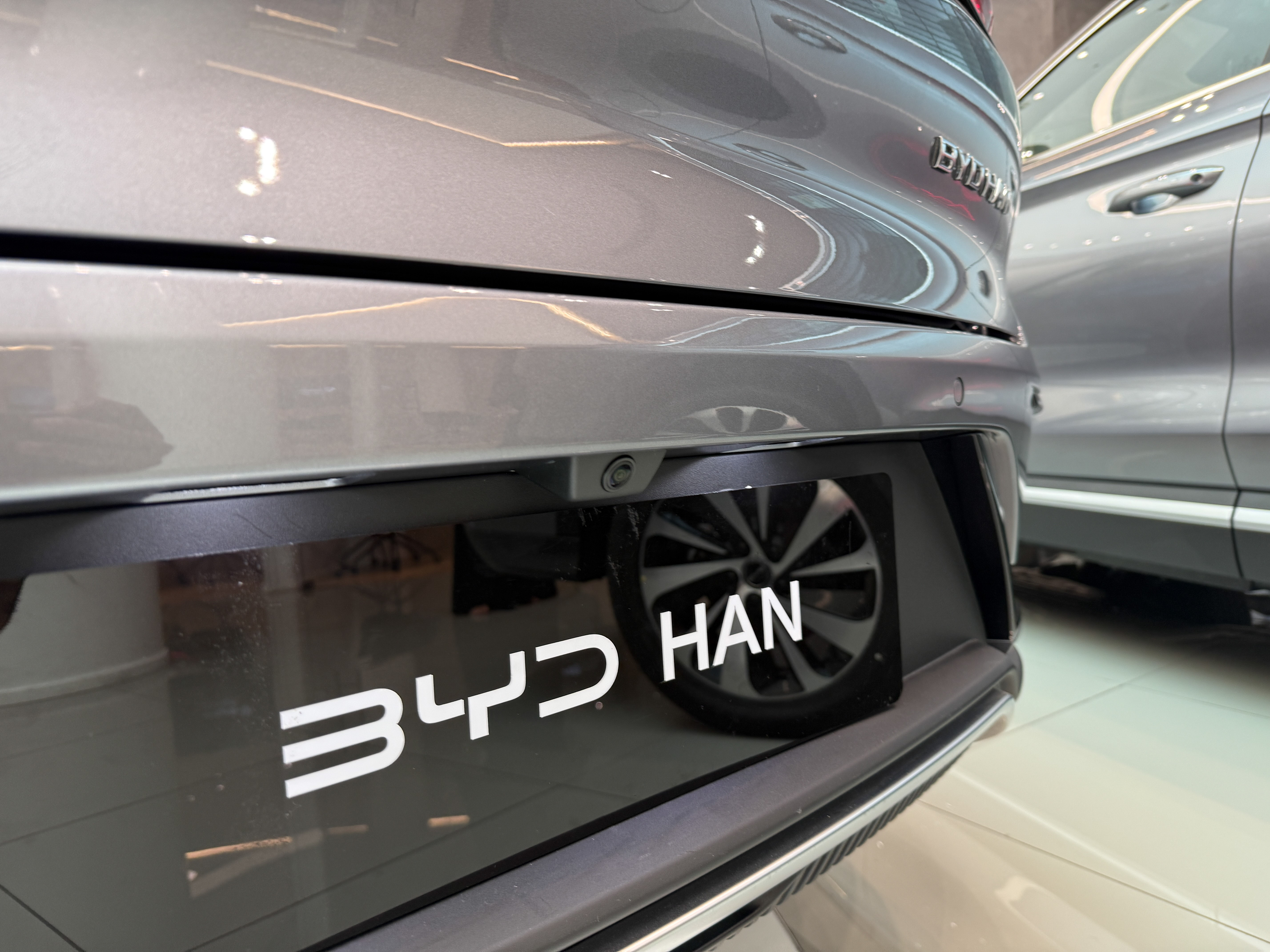 Discover BYD BYD Han Exterior Interior Images.Find all aspects and details of cars.