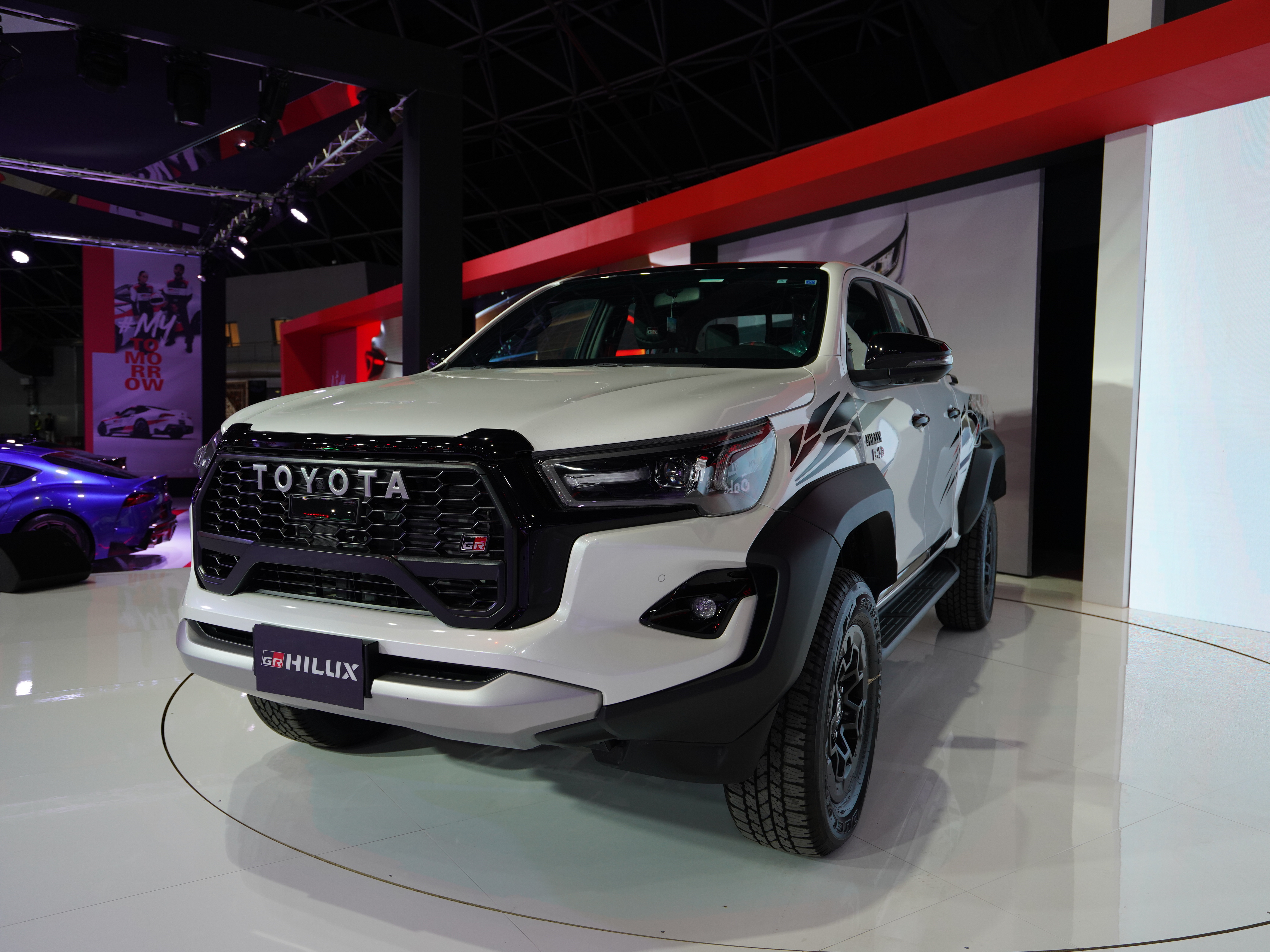 Discover Toyota Toyota Hilux Exterior Interior Images.Find all aspects and details of cars.