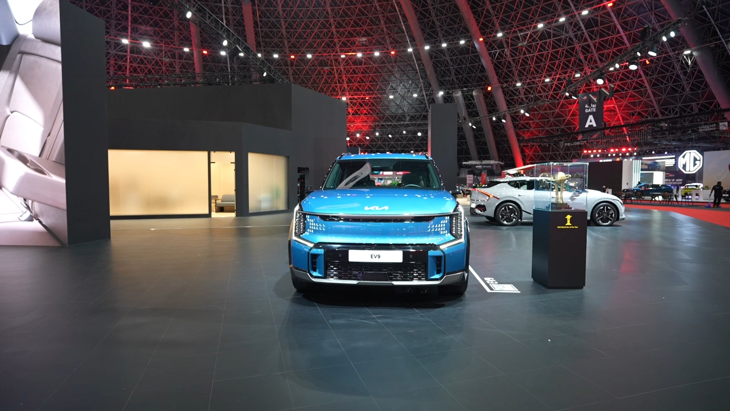 استكشف  كيا  كيا EV9 Kia EV9 2024 99.8 kWh (380 Hp) AWD الصور الخارجية والداخلية. اكتشف جميع جوانب وتفاصيل السيارات.