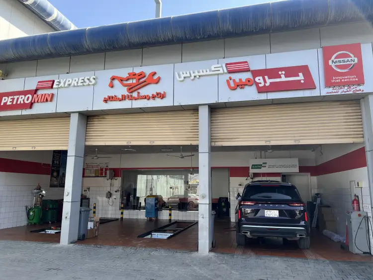 اكتشف خدمات السيارات والماركات المدعومة ووسائل الراحة التي يقدمها محطة شحن Electromin في Riyadh. تضمن شبكتنا خدمة مهنية وسريعة لتلبية جميع احتياجاتك بكفاءة.