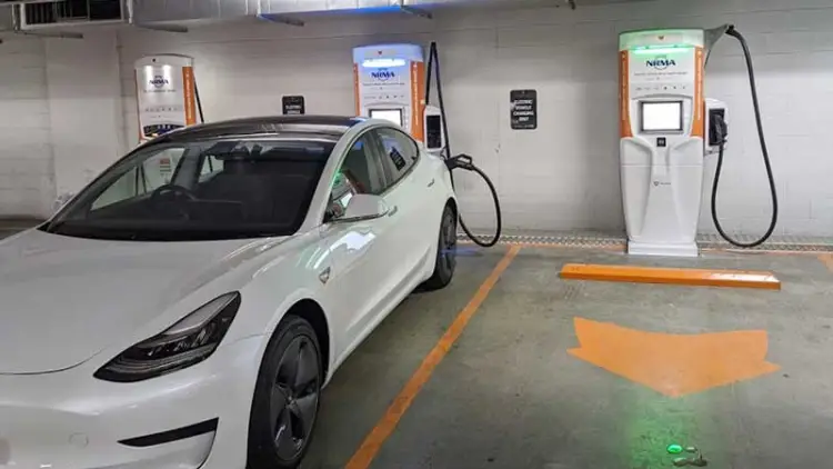 اكتشف خدمات السيارات والماركات المدعومة ووسائل الراحة التي يقدمها Chargefox Charging Station في Alexandria. تضمن شبكتنا خدمة مهنية وسريعة لتلبية جميع احتياجاتك بكفاءة.