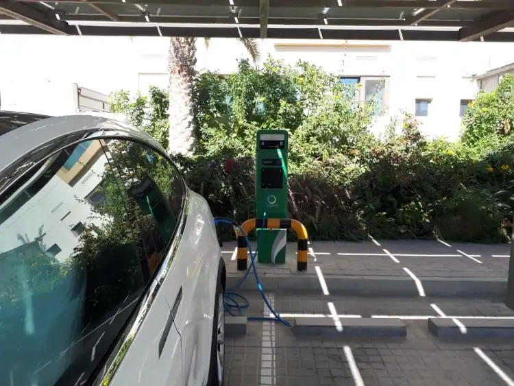 Discover automotive services, supported car makes, and amenities offered by EV Green Charging Station in Dubai. Our network ensures professional and efficient service to meet all your needs.