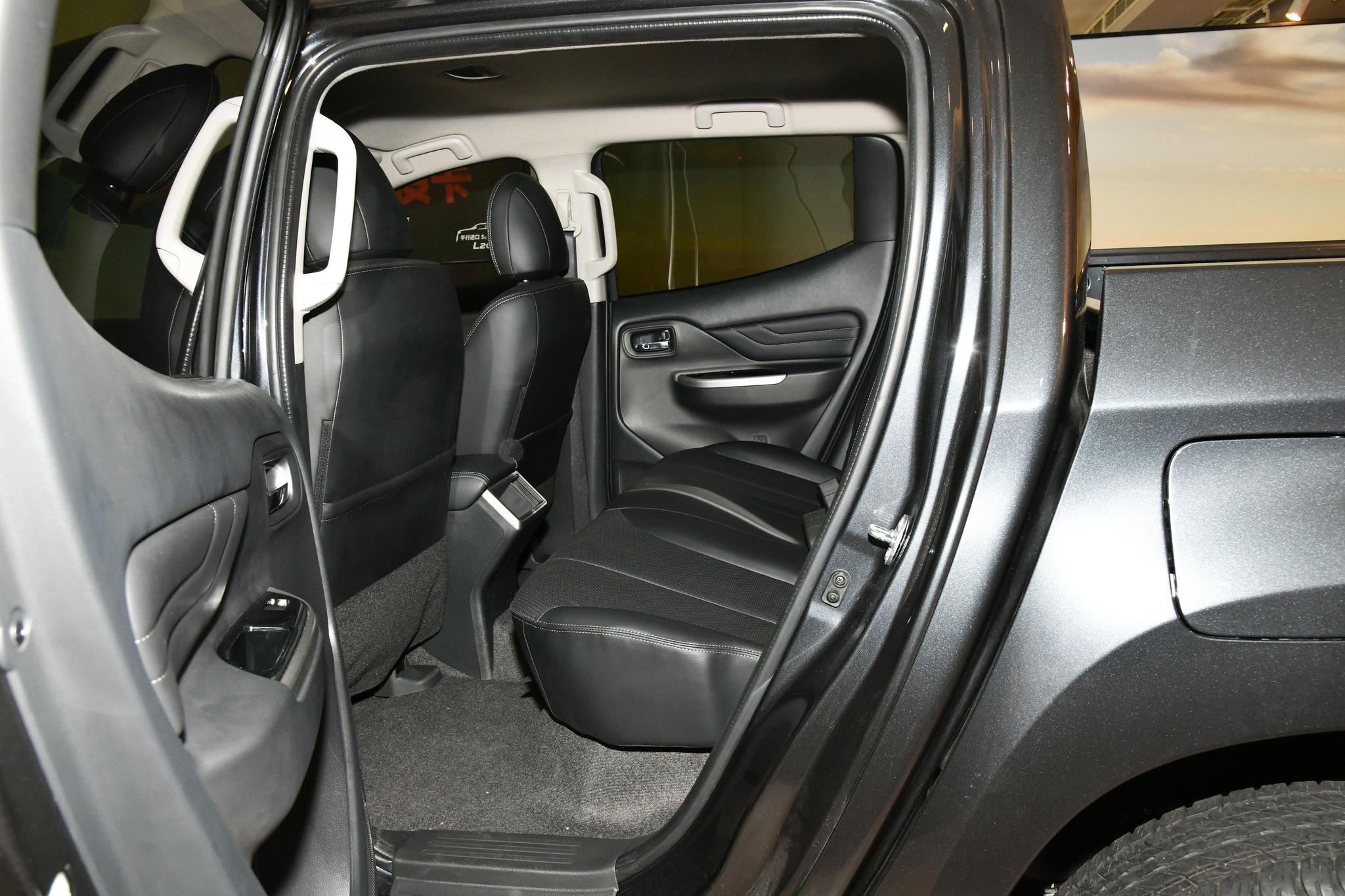 Discover Mitsubishi Mitsubishi L200 Exterior Interior Images.Find all aspects and details of cars.