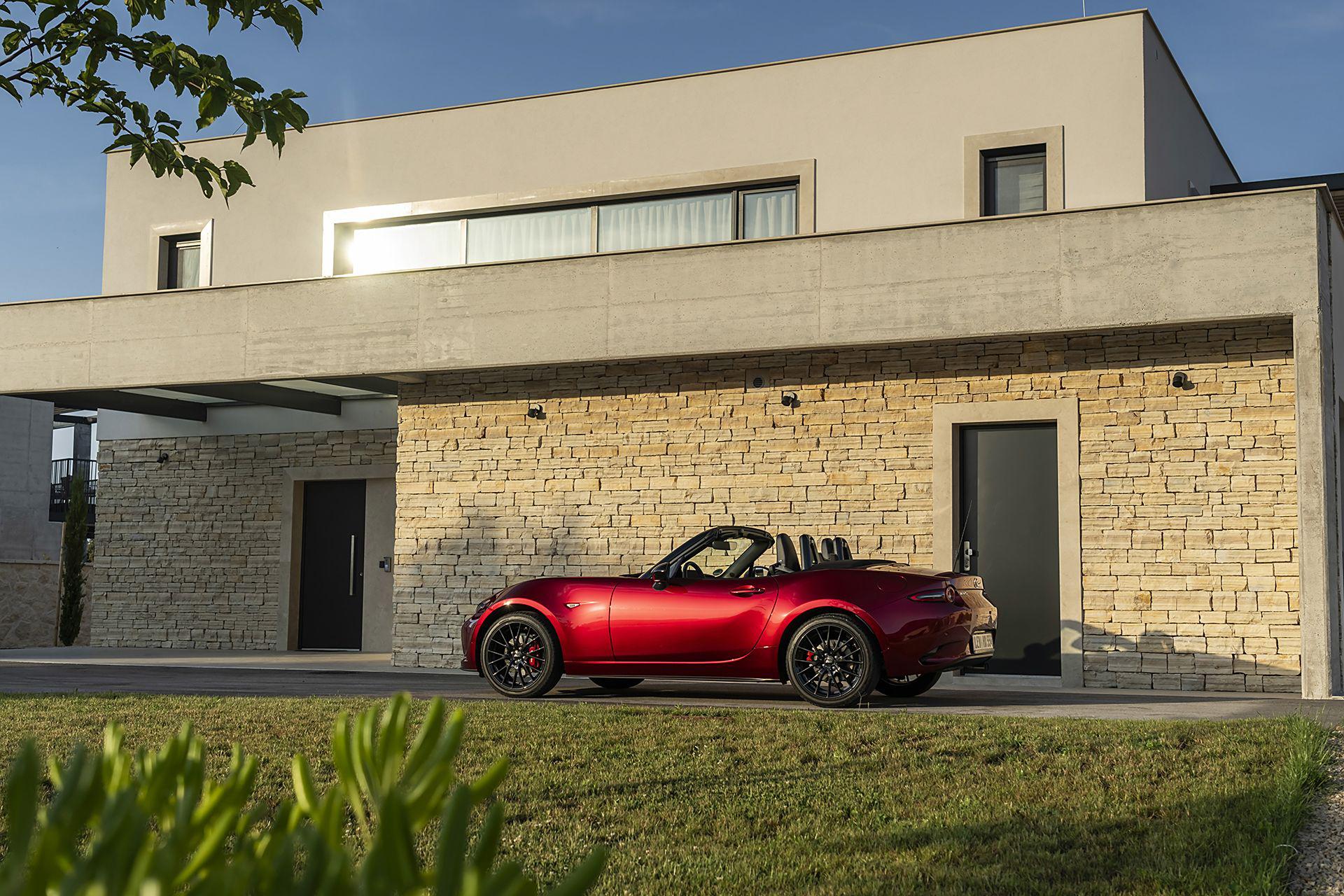 Discover Mazda Mazda MX5 Exterior Interior Images.Find all aspects and details of cars.