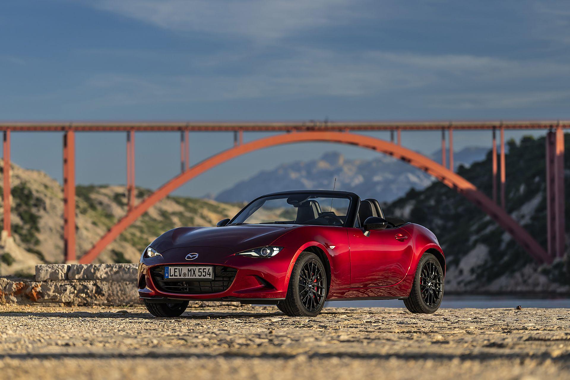 Discover Mazda Mazda MX5 Exterior Interior Images.Find all aspects and details of cars.