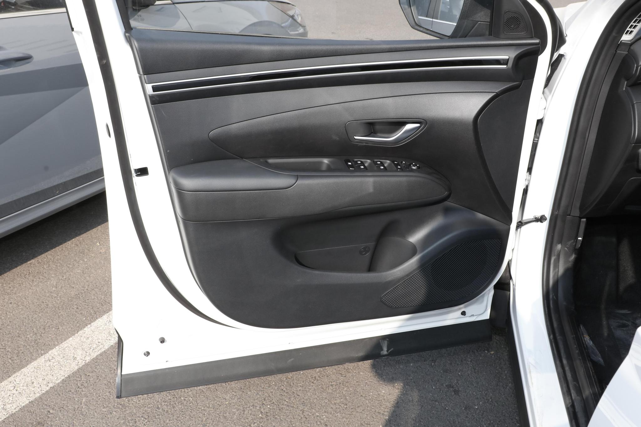 Discover Hyundai Hyundai Tucson Exterior Interior Images.Find all aspects and details of cars.