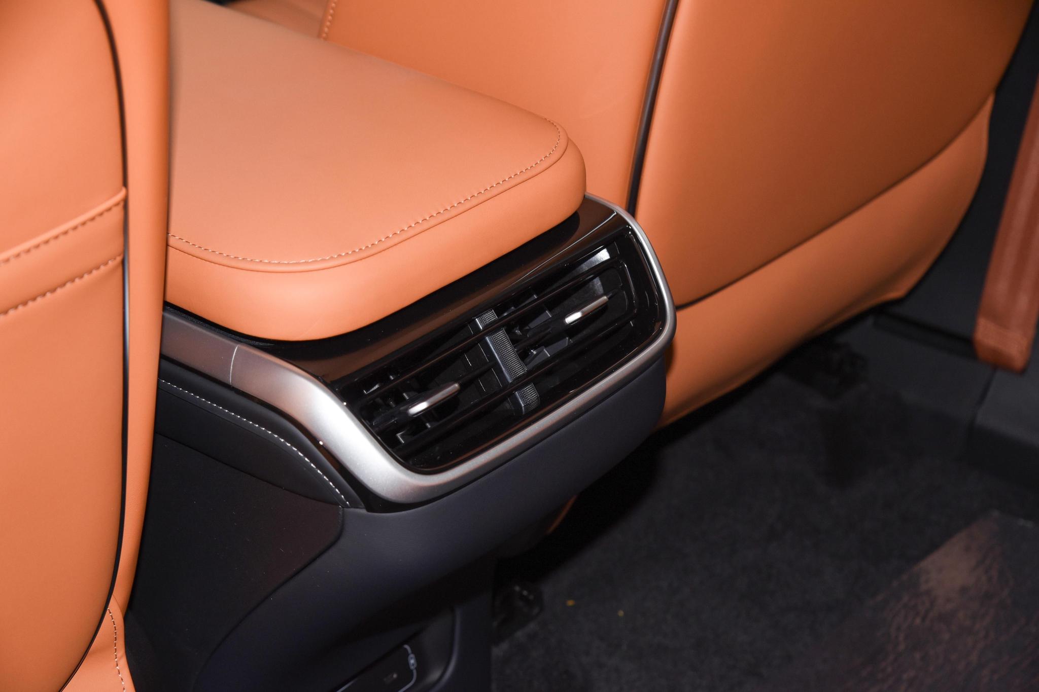 Discover Xpeng Motors Xpeng G9 Exterior Interior Images.Find all aspects and details of cars.