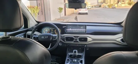 استكشف undefined undefined الصور الخارجية والداخلية. اكتشف جميع جوانب وتفاصيل السيارات.