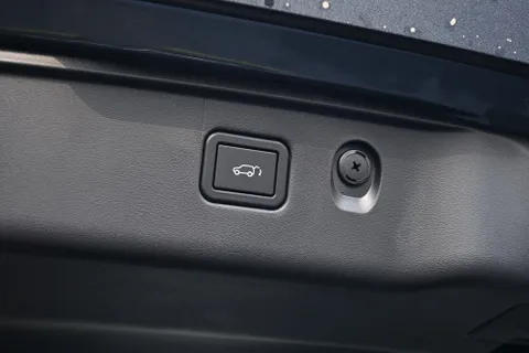 Discover undefined undefined Exterior Interior Images.Find all aspects and details of cars.