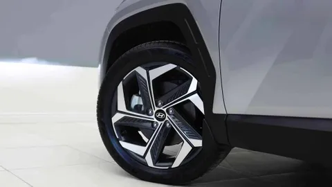 Discover undefined undefined Exterior Interior Images.Find all aspects and details of cars.