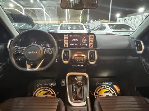 Discover undefined undefined Exterior Interior Images.Find all aspects and details of cars.