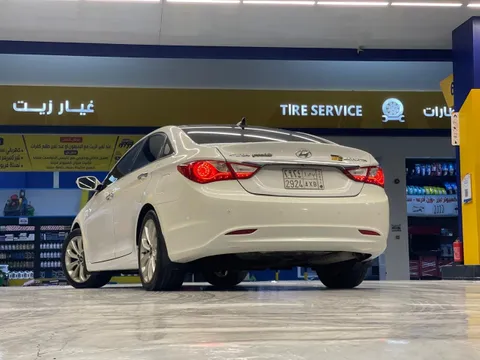 Discover undefined undefined Exterior Interior Images.Find all aspects and details of cars.