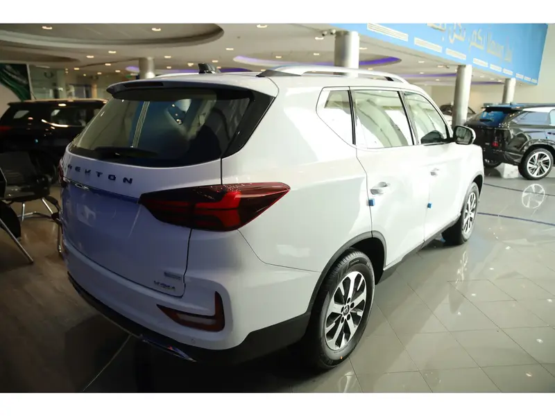 Discover undefined undefined Exterior Interior Images.Find all aspects and details of cars.