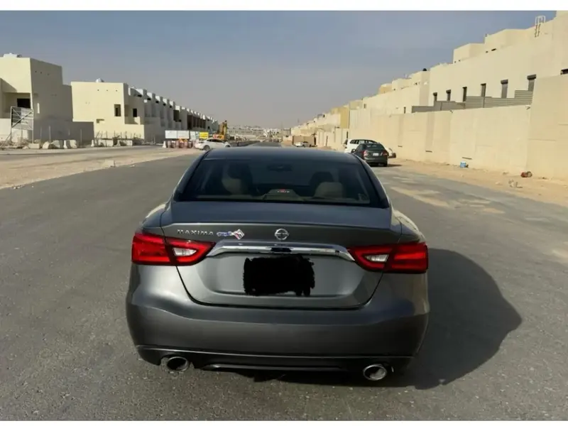 استكشف undefined undefined الصور الخارجية والداخلية. اكتشف جميع جوانب وتفاصيل السيارات.