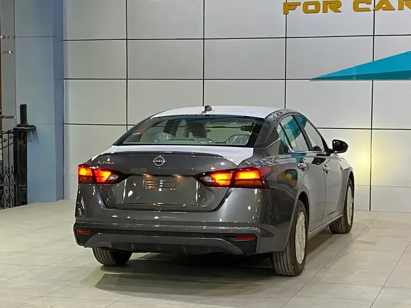 Nissan Altima 2024