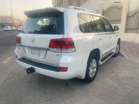 Discover undefined undefined Exterior Interior Images.Find all aspects and details of cars.