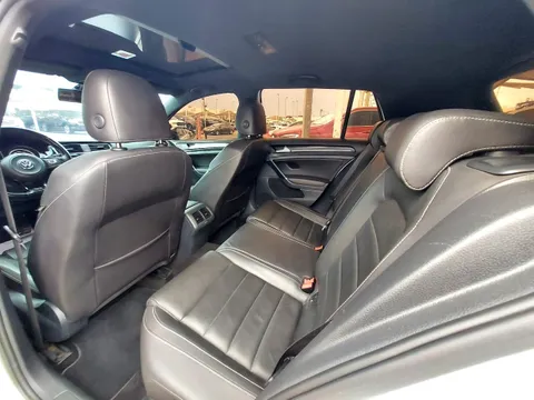 Discover undefined undefined Exterior Interior Images.Find all aspects and details of cars.