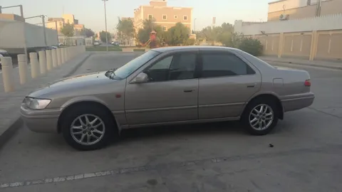 استكشف undefined undefined الصور الخارجية والداخلية. اكتشف جميع جوانب وتفاصيل السيارات.