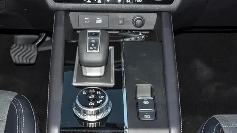Discover undefined undefined Exterior Interior Images.Find all aspects and details of cars.