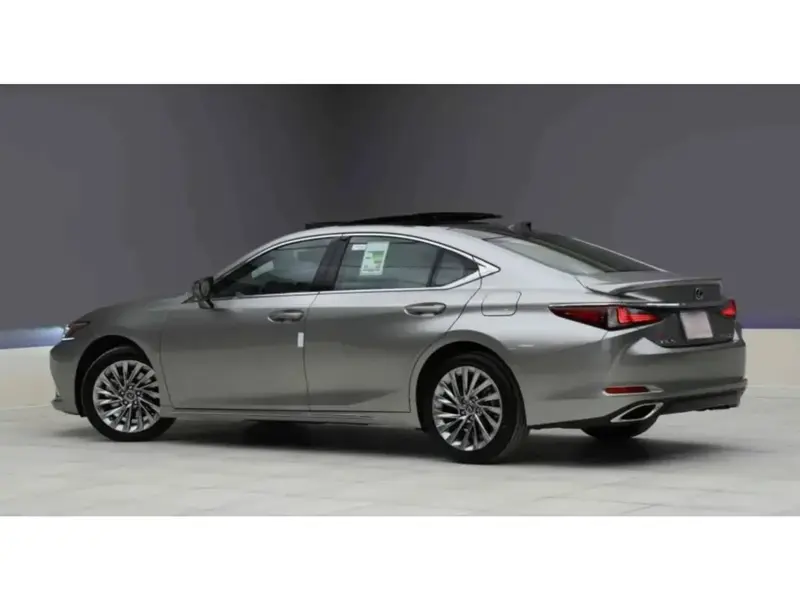 Discover undefined undefined Exterior Interior Images.Find all aspects and details of cars.