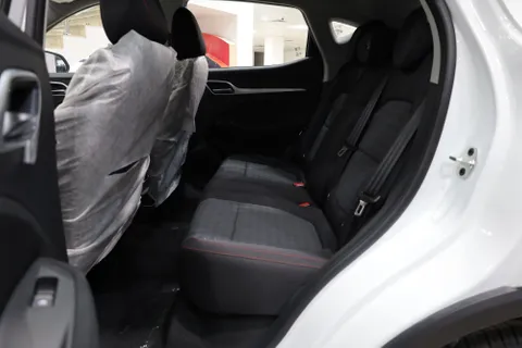 Discover undefined undefined Exterior Interior Images.Find all aspects and details of cars.