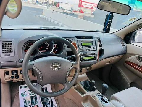 استكشف undefined undefined الصور الخارجية والداخلية. اكتشف جميع جوانب وتفاصيل السيارات.