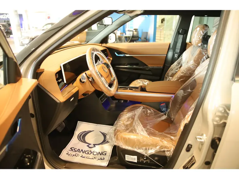 Discover undefined undefined Exterior Interior Images.Find all aspects and details of cars.